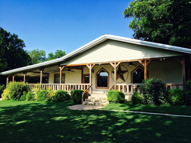 lodgeoutside 768x576