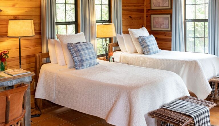 bungalow sleeps 6 768x444