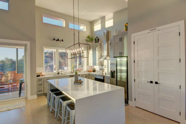 74f77d6c.f10 768x512