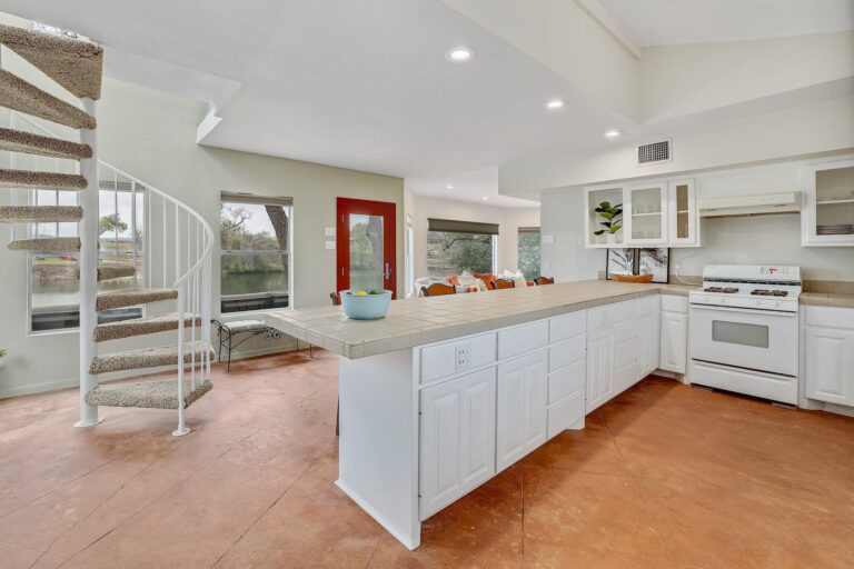 1100 Long Mountain Dr011 11226404 768x512