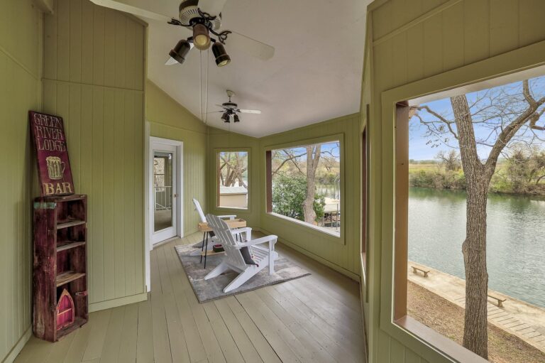 1100 Long Mountain Dr019 11226440 768x511