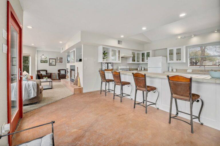 1100 Long Mountain Dr009 11226396 768x512