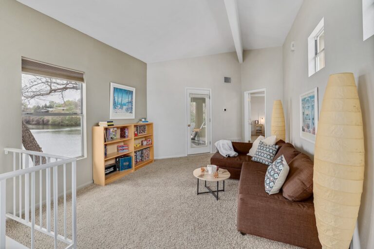 1100 Long Mountain Dr013 11226413 768x512