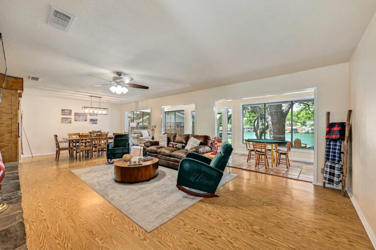 1b49e035.f10 768x512