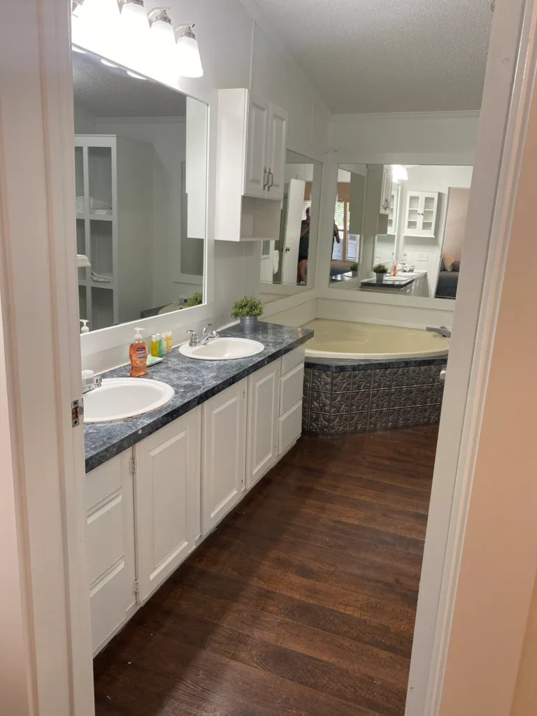 aef3ef4c 1b40 4959 9057 f4617c7f2fda 768x1024