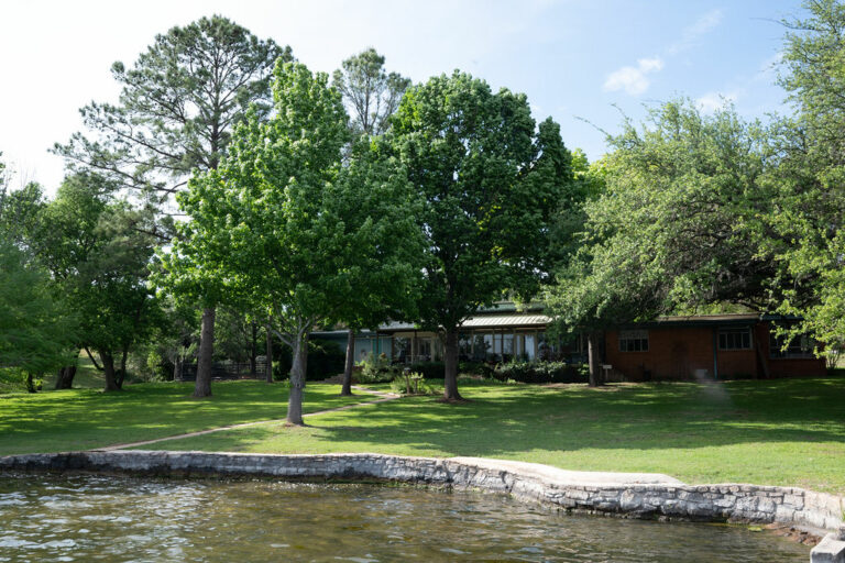 029 InksLake back water 768x512