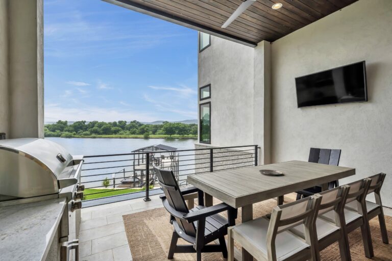 eagcarzpaaydfvvpvox1 768x512