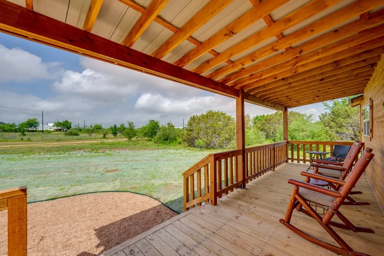 Vino Tramonto Cabin Rentals Cabernet Porch 2 768x512