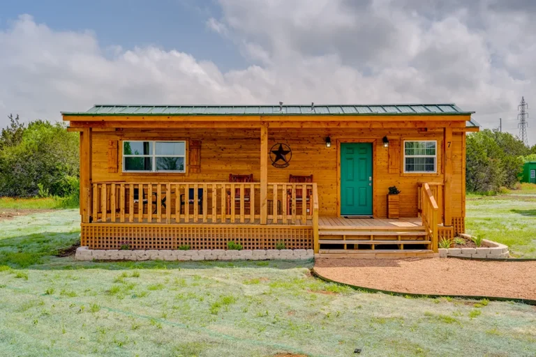 Vino Tramonto Cabins Cabernet Front 768x512