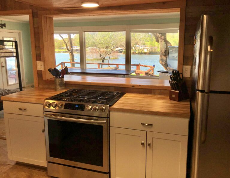 410Stanley kitchen 768x595